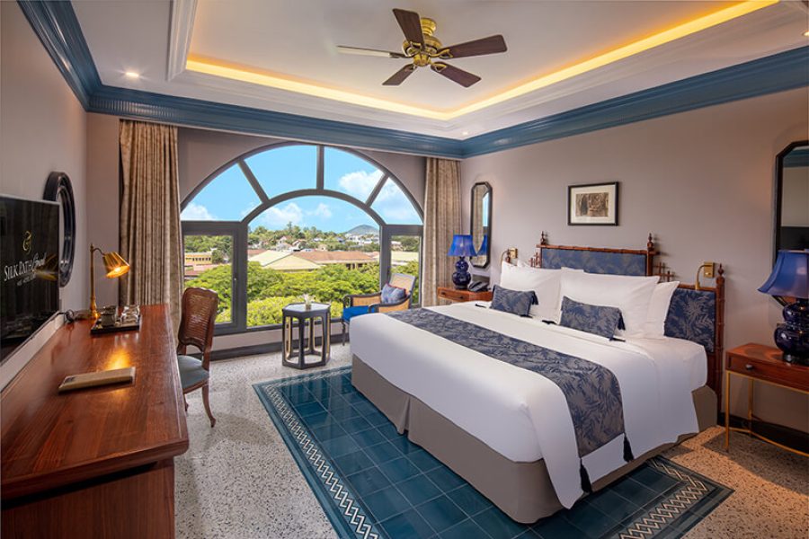 Silk Path Grand