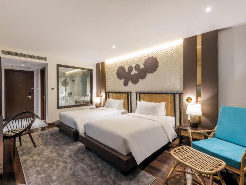 Phòng Deluxe Giường Đôi Với Ban Công và Tầm Nhìn Ra Núi