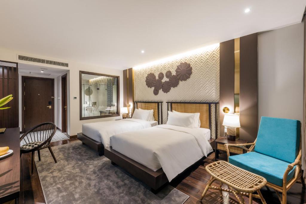 Phòng Deluxe Giường Đôi Với Ban Công và Tầm Nhìn Ra Núi