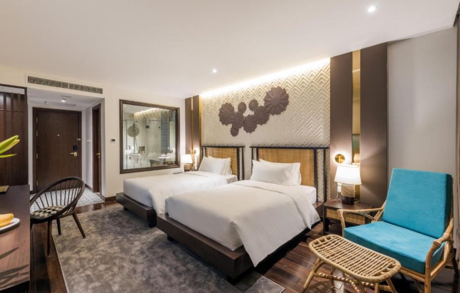 Phòng Deluxe Giường Đôi Với Ban Công và Tầm Nhìn Ra Núi