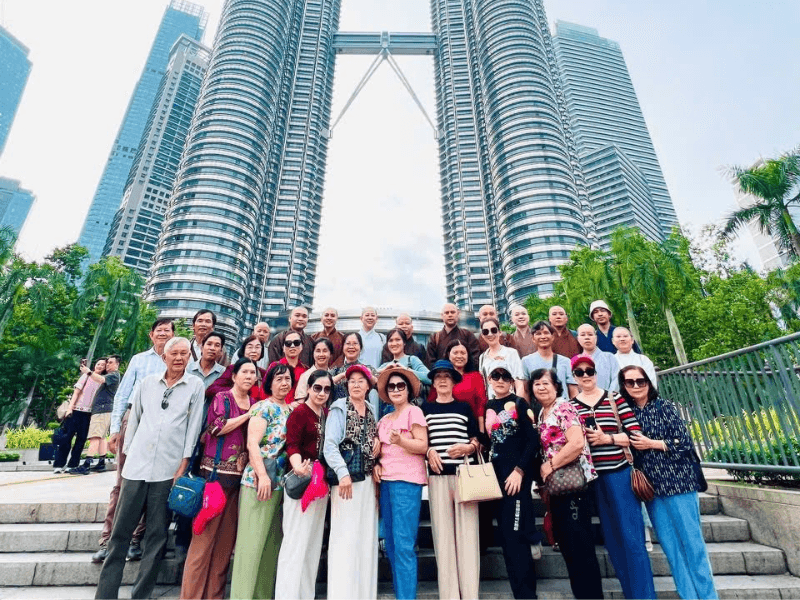 Khám Phá Các Tour Du Lịch Nổi Bật Của Hoa Sen