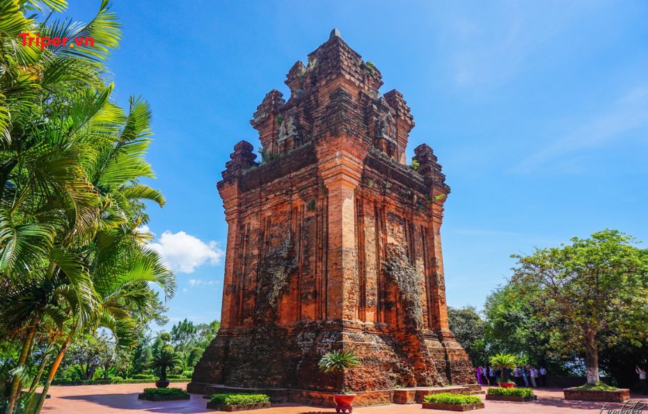NGÀY: 1 HỒ CHÍ MINH - QUY NHƠN (Ăn trưa, tối)