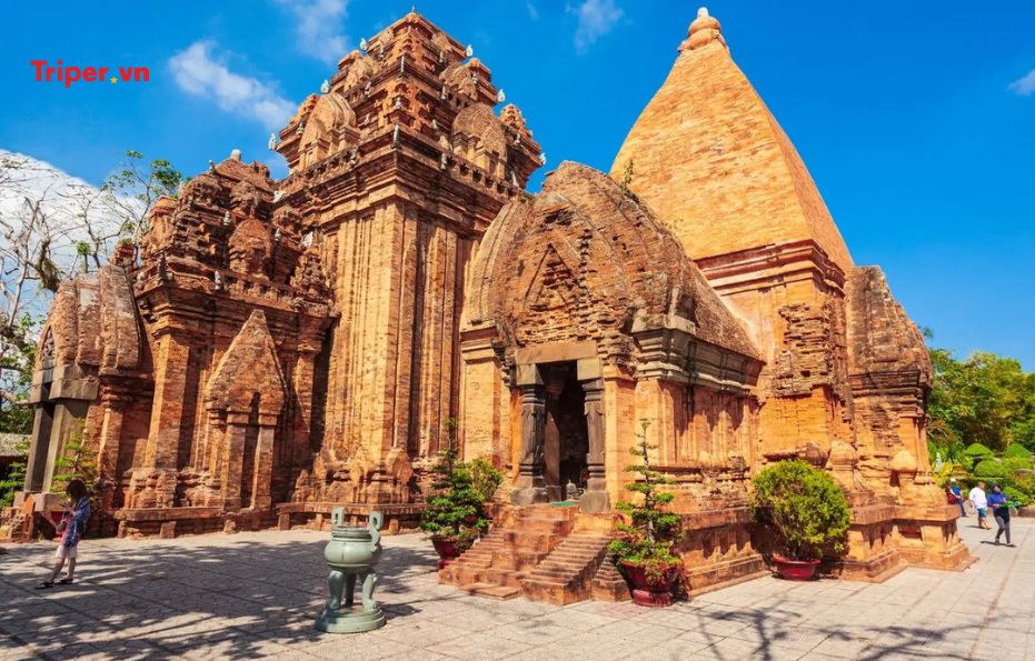 Ngày 2: City Tour - Nha Trang - Tp.Hồ Chí Minh