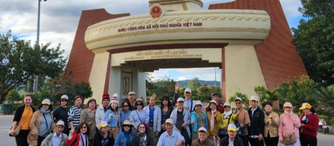 công ty du lịch hoa sen vàng