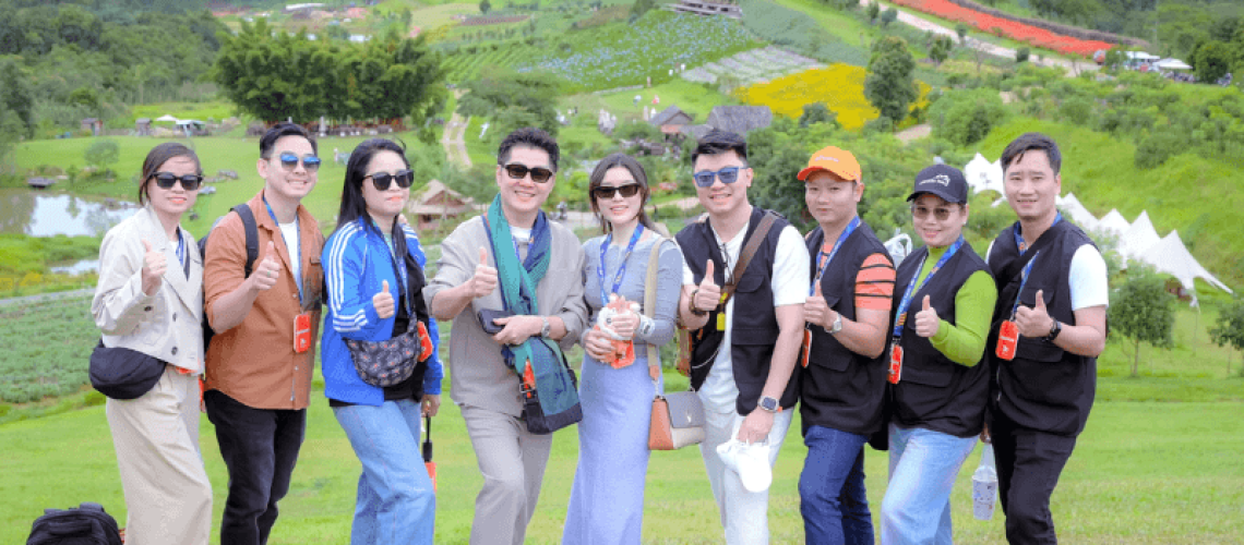 công ty du lịch tst