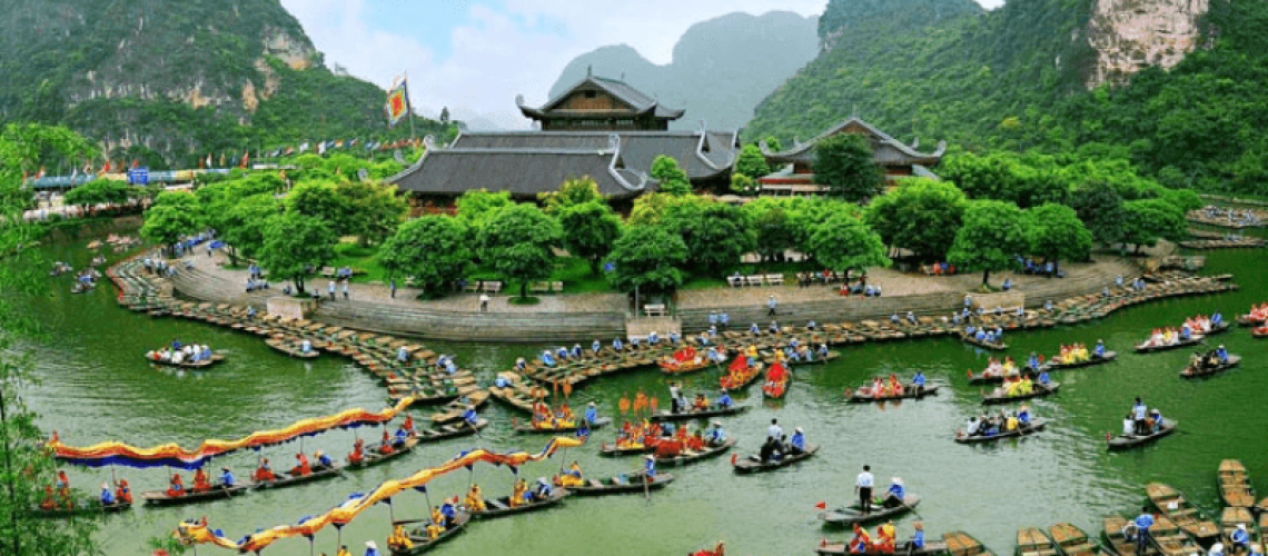 công ty du lịch khám phá mới