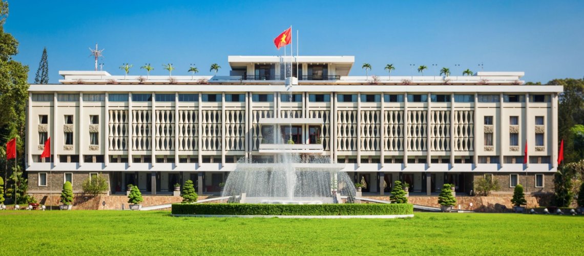 Top những địa điểm tham quan nổi tiếng quanh Dinh Độc Lập
