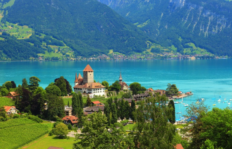 Thụy Sĩ Đẹp Như Tranh, Hồ Xanh Ngọc Và Làng Quê Thanh Bình