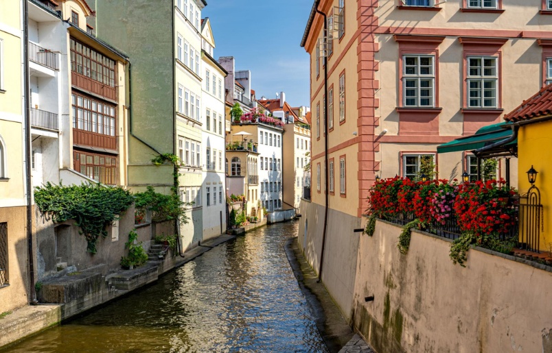 Prague nổi bật với kiến trúc cổ và nghệ thuật đường phố Prague Nổi Bật Với Kiến Trúc Cổ Và Nghệ Thuật Đường Phố