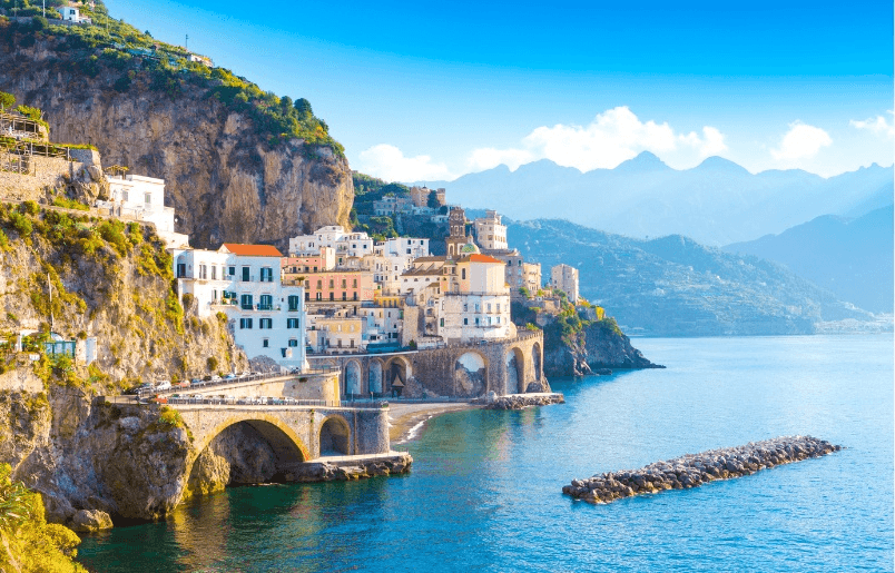 Bờ biển Amalfi đầy nắng và sắc màu. Bờ Biển Amalfi Đầy Nắng Và Sắc Màu.