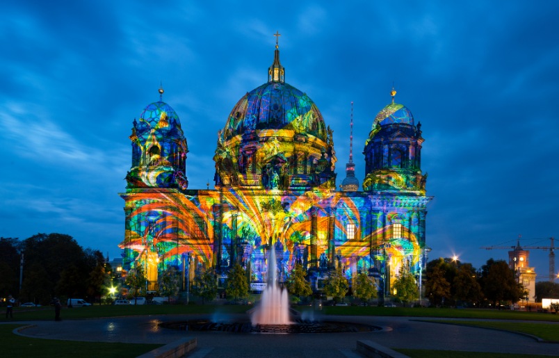 Berlin Rực Rỡ Trong Ánh Sáng Nghệ Thuật.