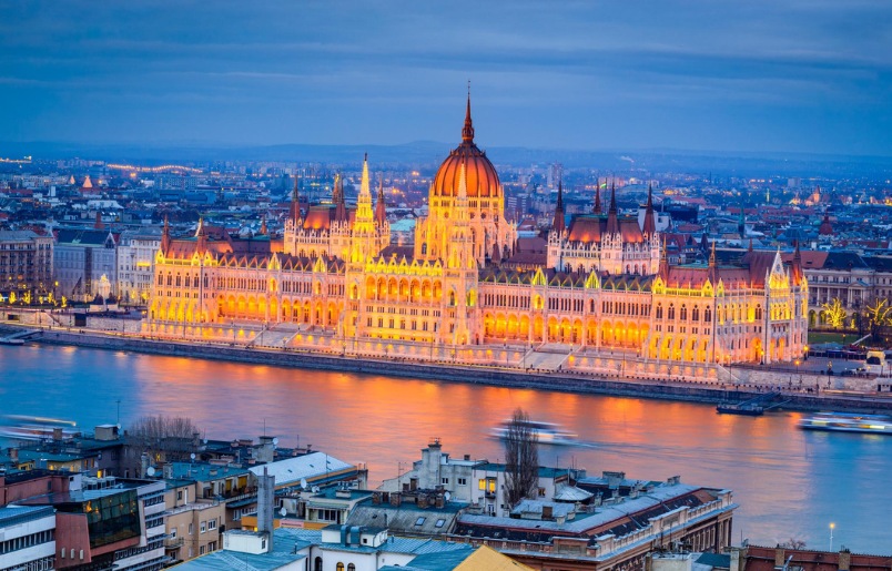 Tòa nhà Quốc hội Budapest nằm bên dòng sông Danube thơ mộng Tòa Nhà Quốc Hội Budapest Nằm Bên Dòng Sông Danube Thơ Mộng