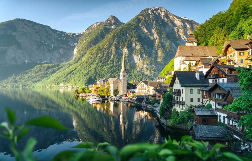 Hallstatt thu hút du khách với khung cảnh hồ và núi thơ mộng Hallstatt Thu Hút Du Khách Với Khung Cảnh Hồ Và Núi Thơ Mộng
