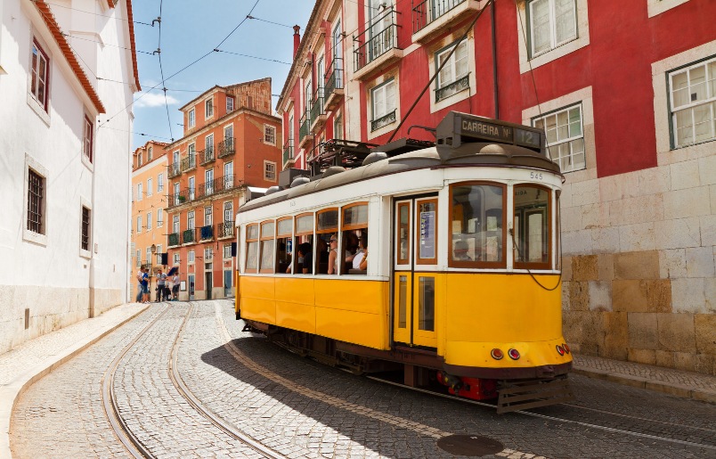 Những chuyến tàu điện cổ là nét đặc trưng của Lisbon Những Chuyến Tàu Điện Cổ Là Nét Đặc Trưng Của Lisbon