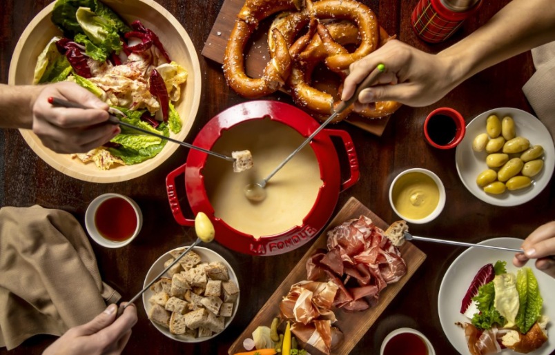 Các món ăn và đồ uống nóng giúp giữ ấm cơ thể trong mùa đông châu Âu. Các Món Ăn Và Đồ Uống Nóng Giúp Giữ Ấm Cơ Thể Trong Mùa Đông Châu Âu.