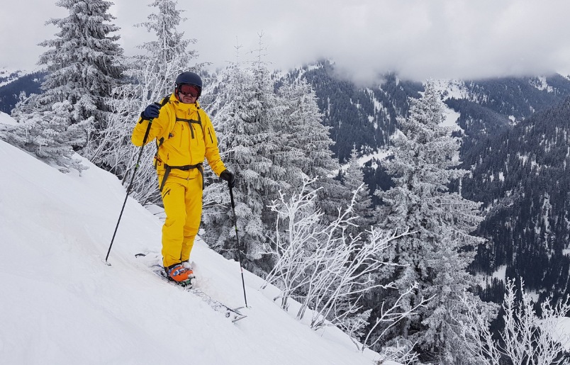 Trượt tuyết là hoạt động phổ biến tại các khu nghỉ dưỡng vùng Alps. Trượt Tuyết Là Hoạt Động Phổ Biến Tại Các Khu Nghỉ Dưỡng Vùng Alps.