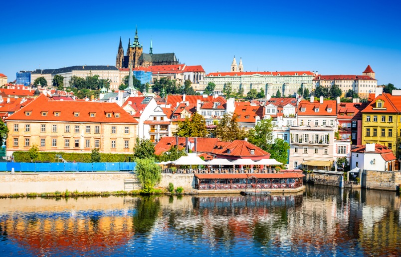 Nét cổ kính của Prague dưới nắng xuân. Nét Cổ Kính Của Prague Dưới Nắng Xuân.